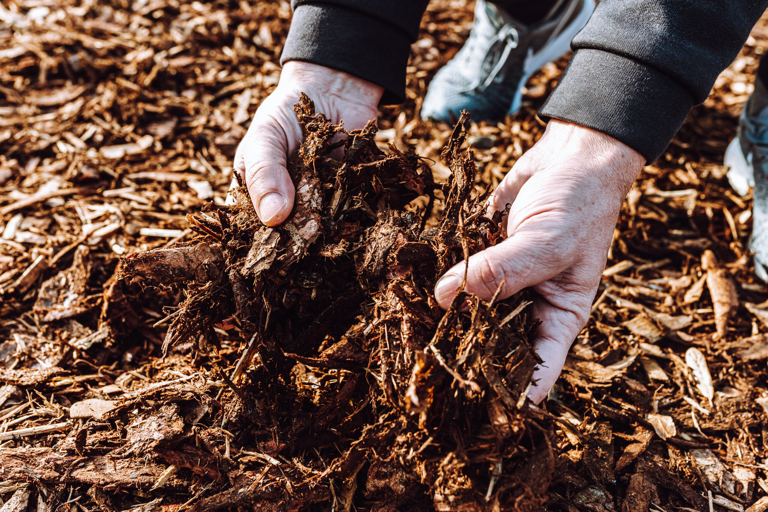 Laying Mulch Ballwin Missouri